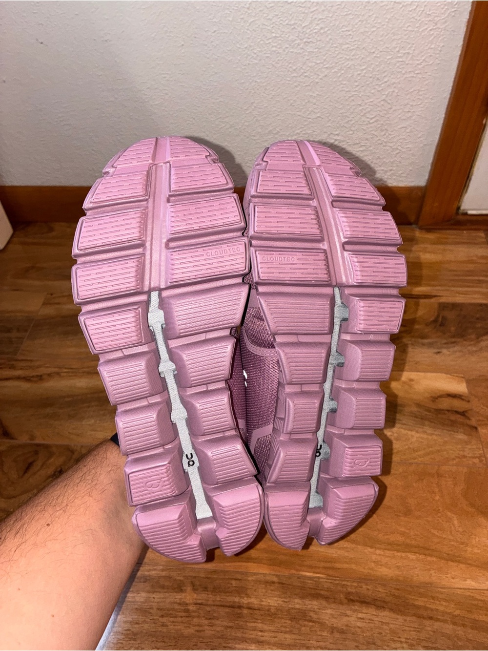 On Cloud 5 Women’s Athletic Running Shoe Sneakers, pink fig/quartz - size 8.5 - Picture 7 of 11